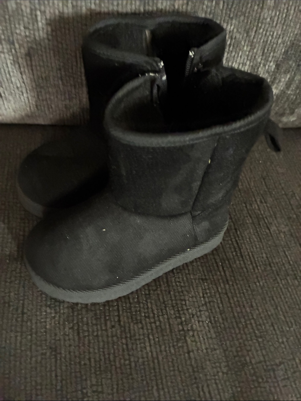Kidgets Plush Pink Pom-Pom Booties for Kids - Picture 4 of 7